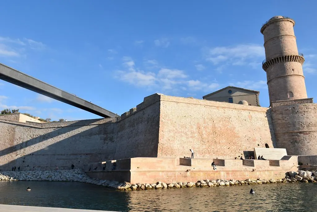 Sous Le Clocher Marseille 0*,  France
