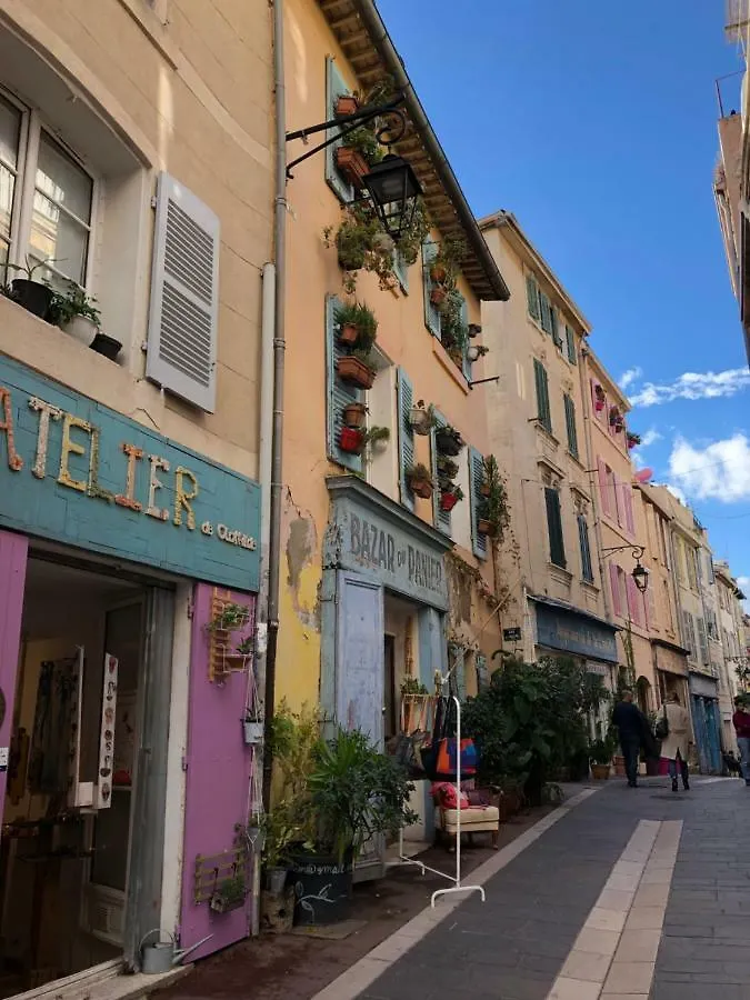 Sous Le Clocher Marseille Apartment